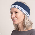 Stirnband blau – Nahaufnahme, mit KI bearbeitet