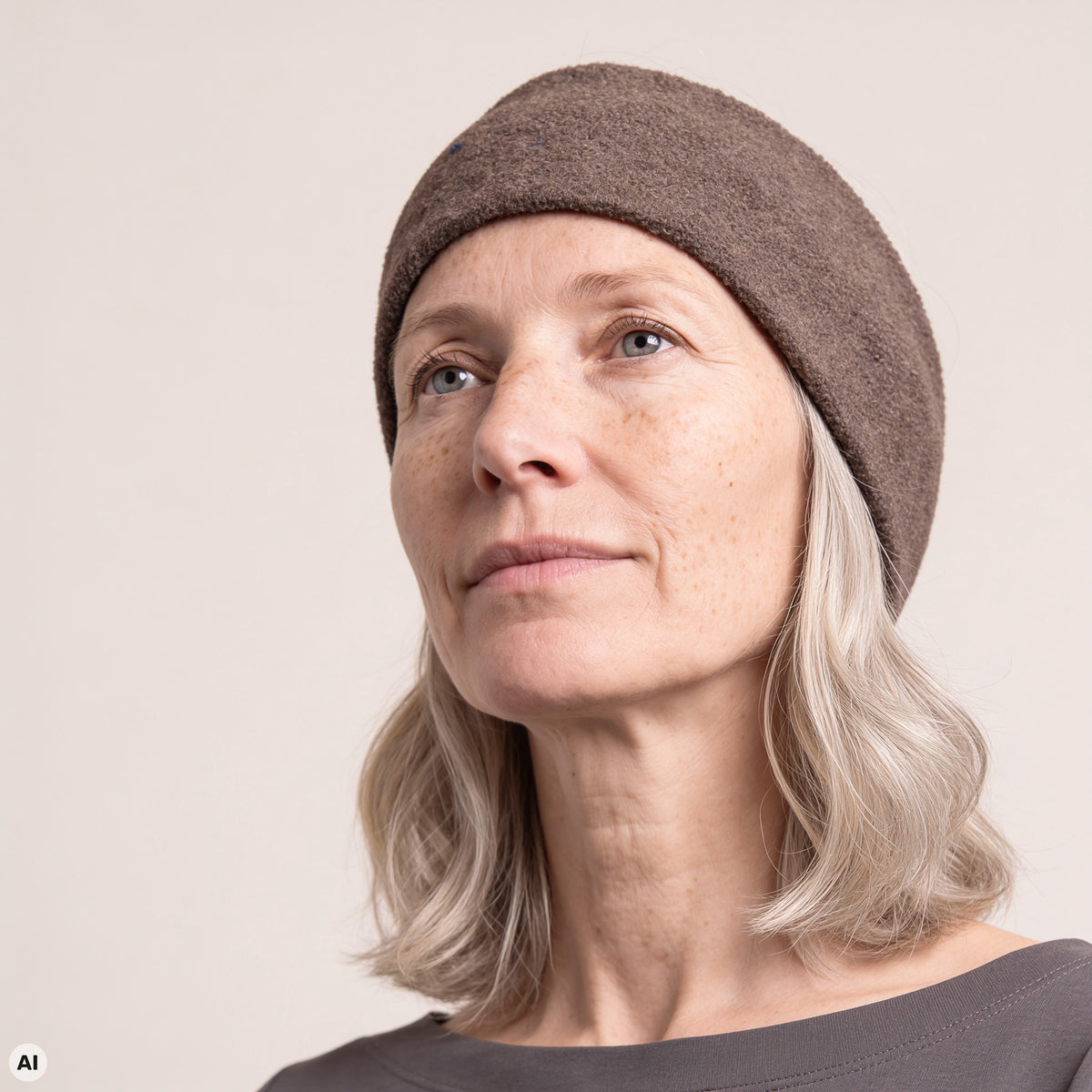Stirnband braun – Nahaufnahme, mit KI bearbeitet