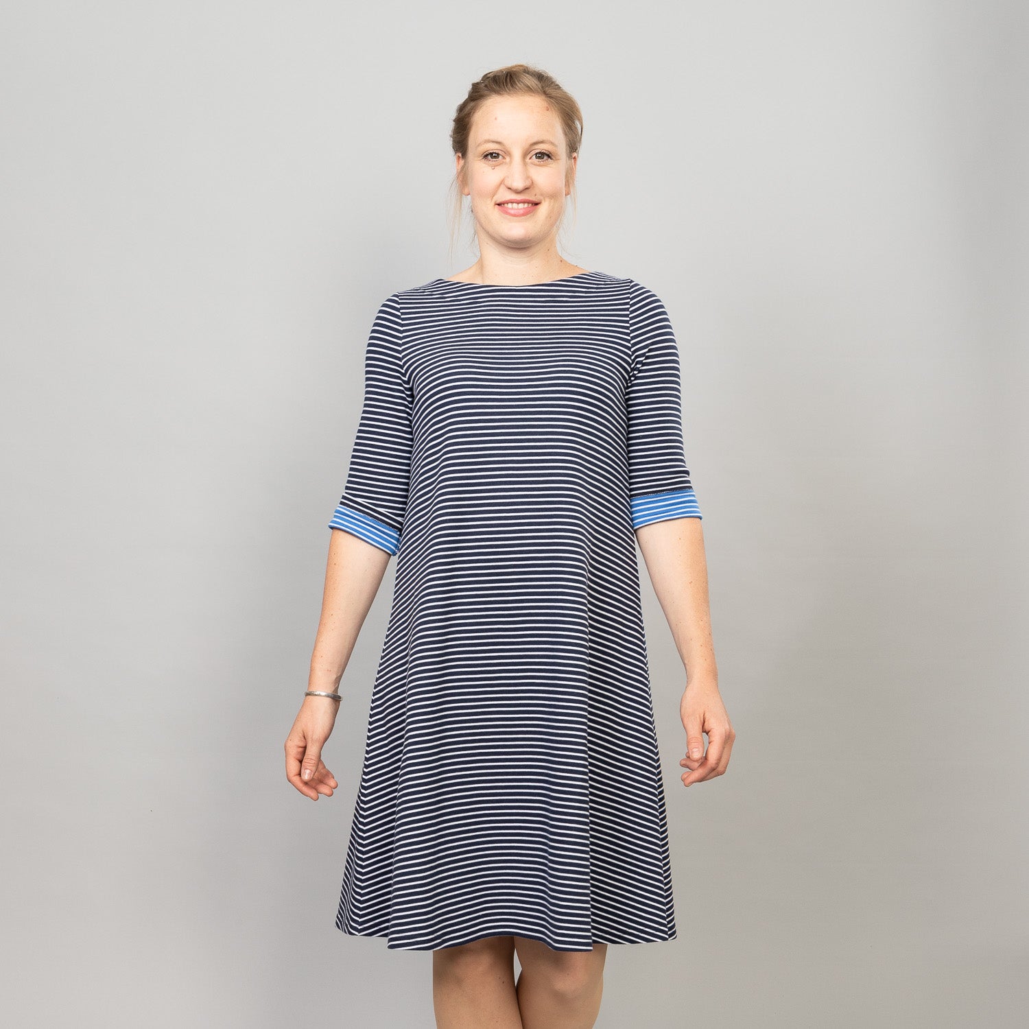 Glockenkleid lang – Ringel